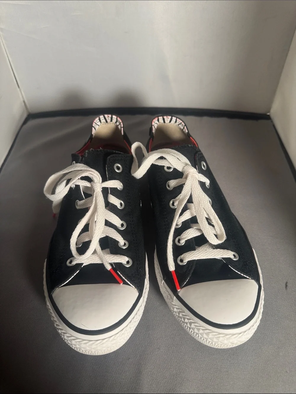 Converse Kids size 5 Black Canvas Low-Top Sneakers with Dr. Seuss Accent‎